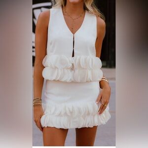 NWT la lavon Skirt and Vest Set Size Small